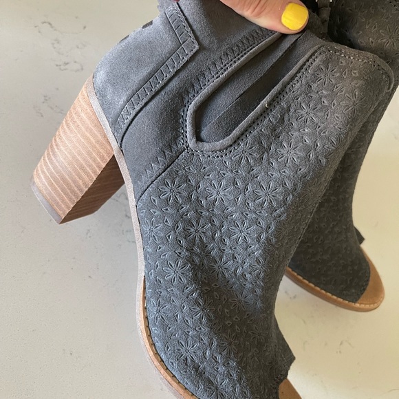 Peep toe toms booties. - Picture 10 of 11